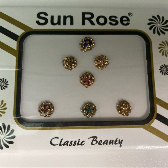 Round forehead Bindis in Multi-Colors - Picture 2 of 4